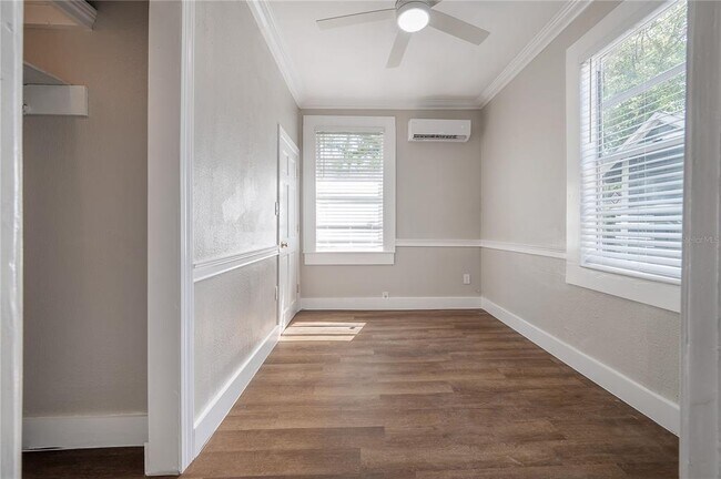 Building Photo - 236 W North St