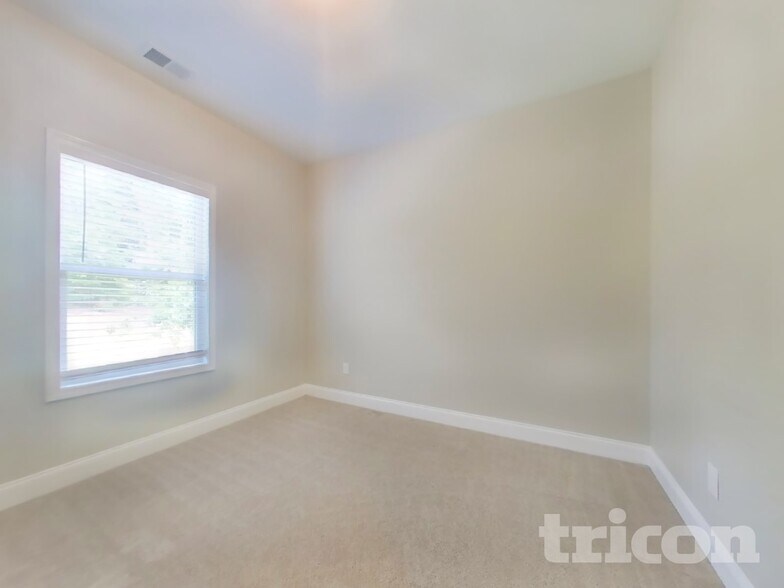 Building Photo - 402 Cranbrooke Dr