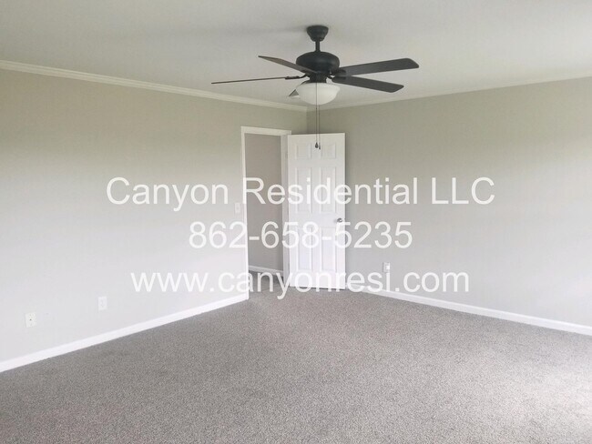 Building Photo - 103 Dormont Dr NE