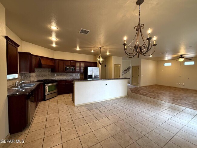 Building Photo - 11533 Merejildo Madrid St