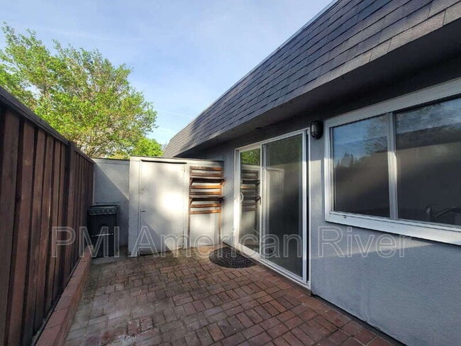 Building Photo - 8629 La Riviera Dr