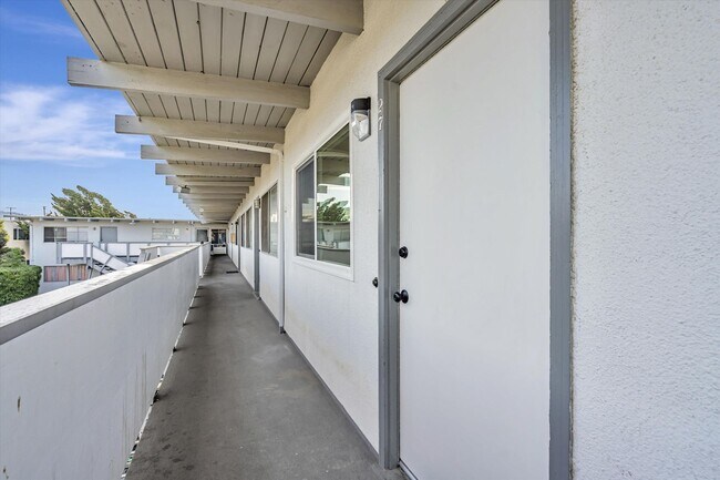 Building Photo - 2nd Floor 1Bed/1Ba Unit in El Cerrito - Re...