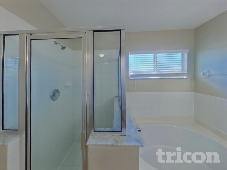 Building Photo - 12603 Longcrest Dr