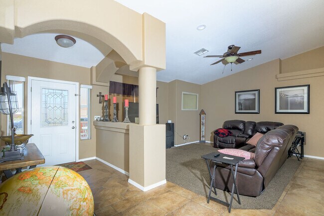 Building Photo - 2121 Desert Lakes Dr