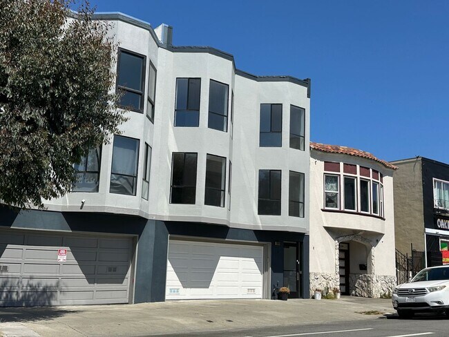 Building Photo - 1630 Oakdale Ave