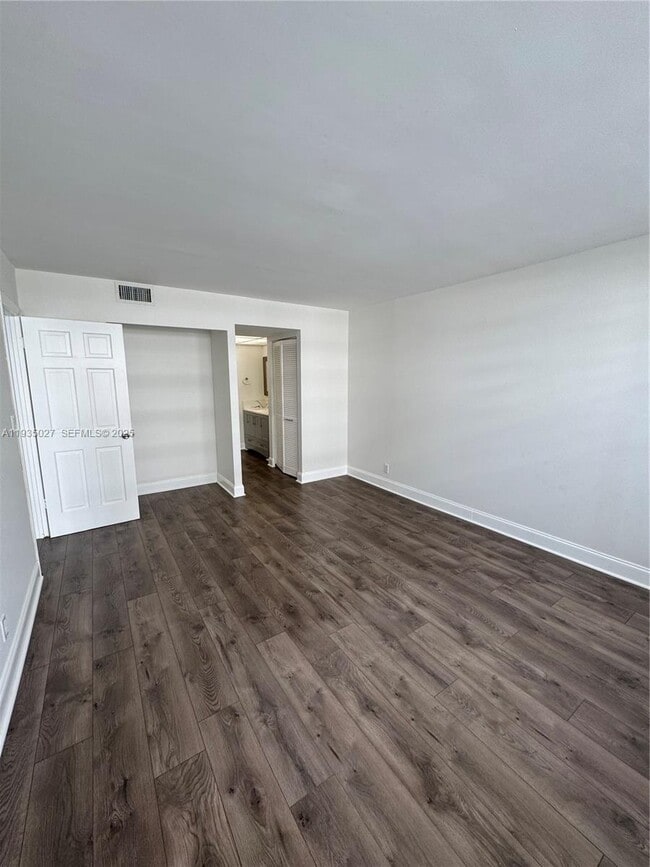 Building Photo - 16710 NE 9th Ave