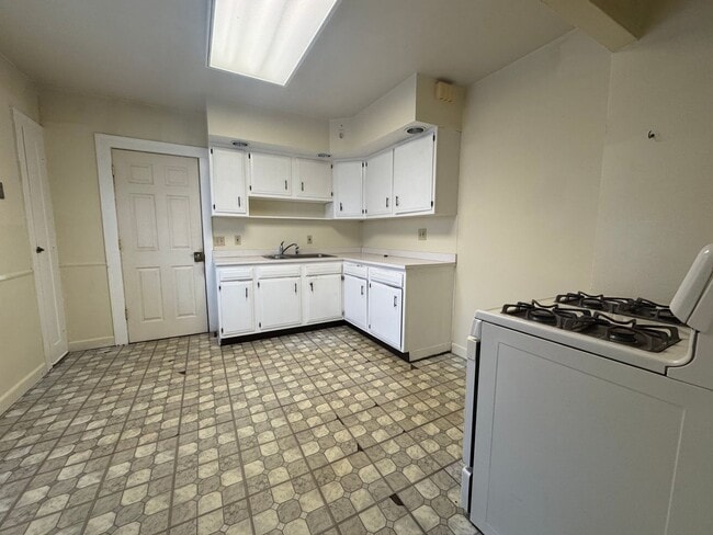 Building Photo - 4116 Biddulph Ave