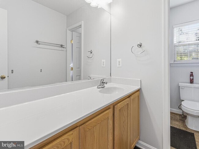 Building Photo - 45370 Barefoot Dr