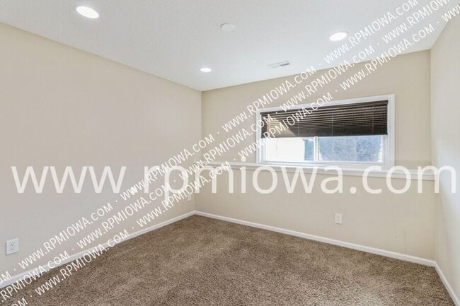 Building Photo - 7878 Cottonwood Ln