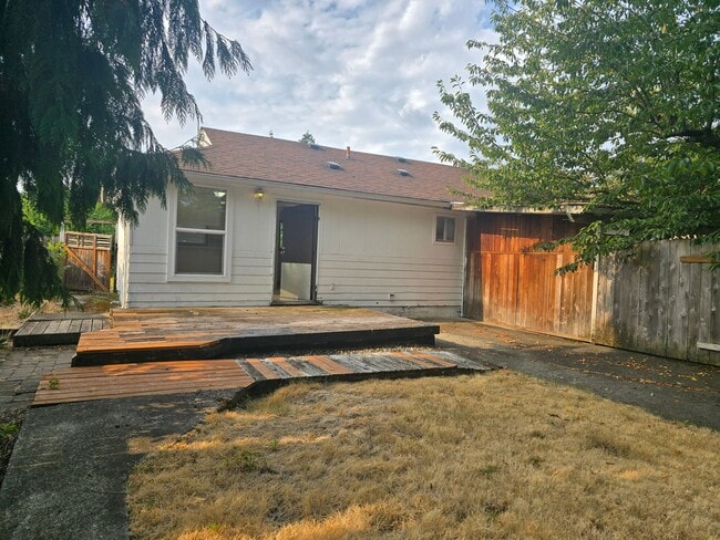 Building Photo - 6117 Community Pl SW