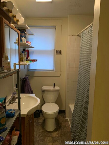 Building Photo - 2 Shepherd Ave