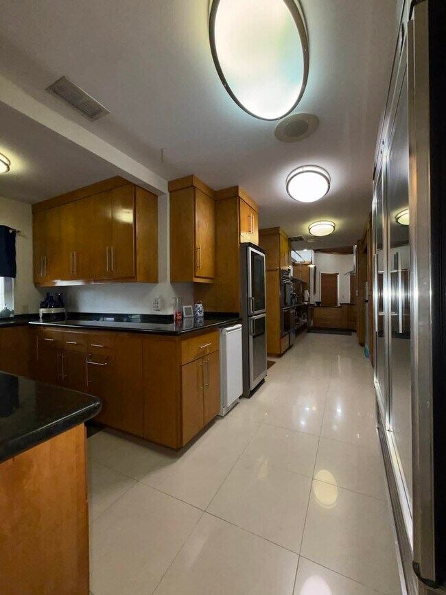 Building Photo - 3110 Jacaranda Dr