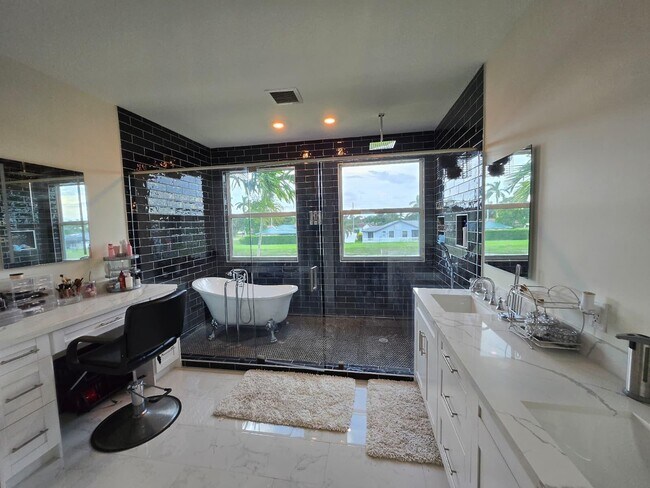Building Photo - 4102 Artesa Dr
