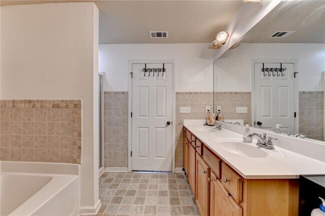 Building Photo - 1177 Ridenour Blvd