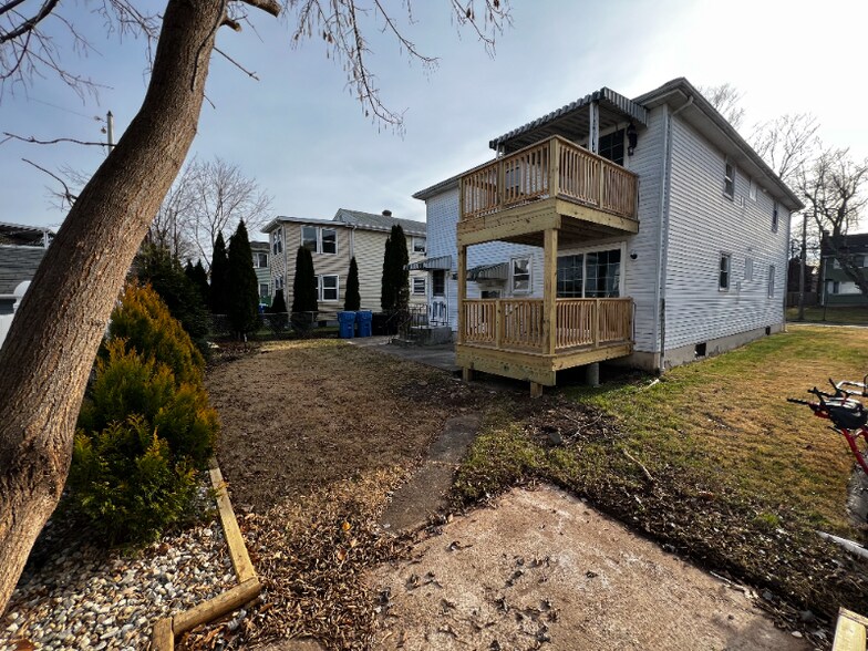 Building Photo - 163 Oakland Ave