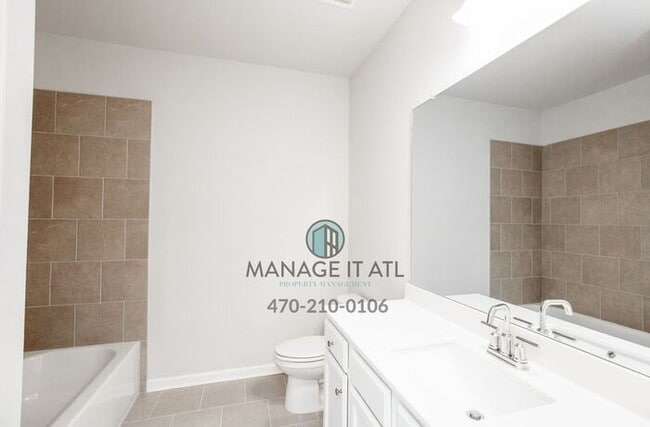 Building Photo - Great location! Elegant Townhome in Doraville