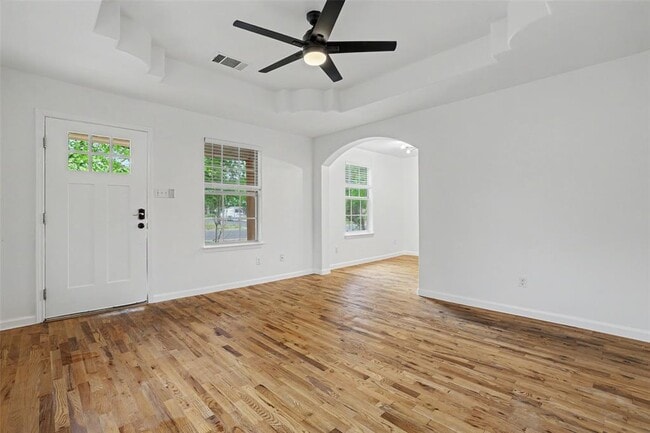 Building Photo - 6307 Chesterfield Ave