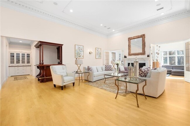 Building Photo - 524 Tillinghast Rd