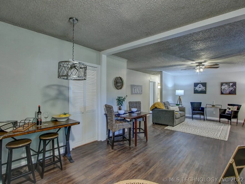Building Photo - 4301 S Elm St
