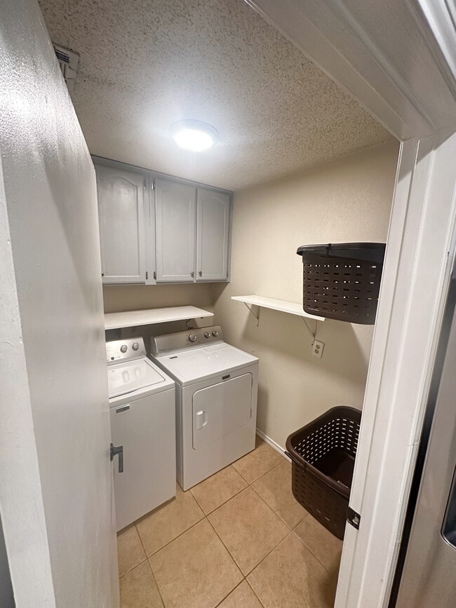 Building Photo - 3707 French Wood Dr