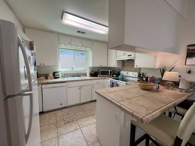 Building Photo - Two bedroom patio home located in NW Modesto!