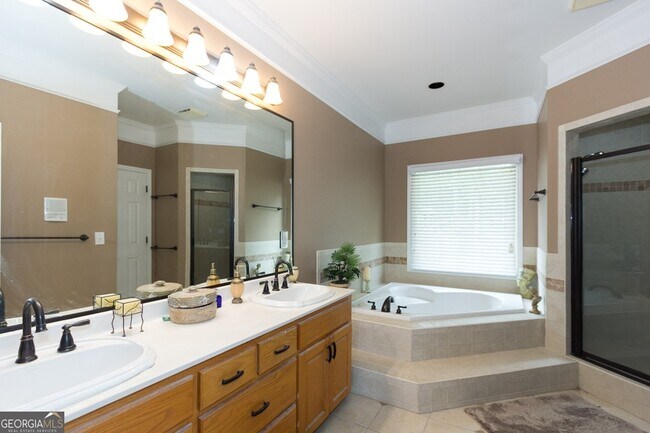 Building Photo - 5166 Wheeler Dr