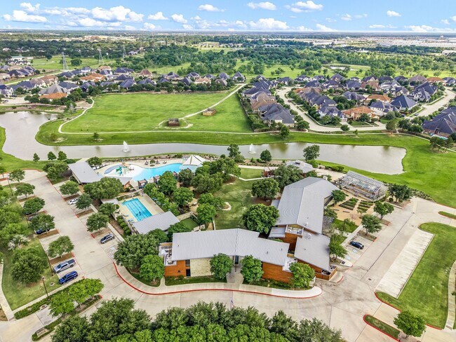 Building Photo - 6326 Wolf Run Dr