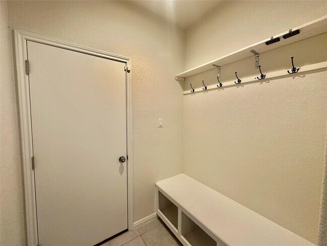 Building Photo - 7211 Loggia Pl