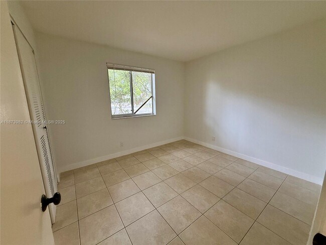 Building Photo - 702 Gardens Dr