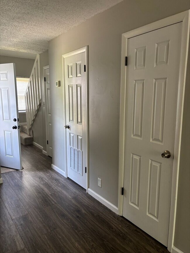Building Photo - Charming 3BR Duplex in Huntsville