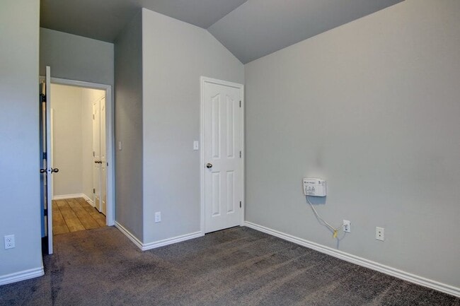 Building Photo - 3021 Cantabria St