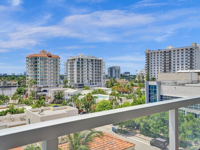 Building Photo - 209 N Fort Lauderdale Beach Blvd