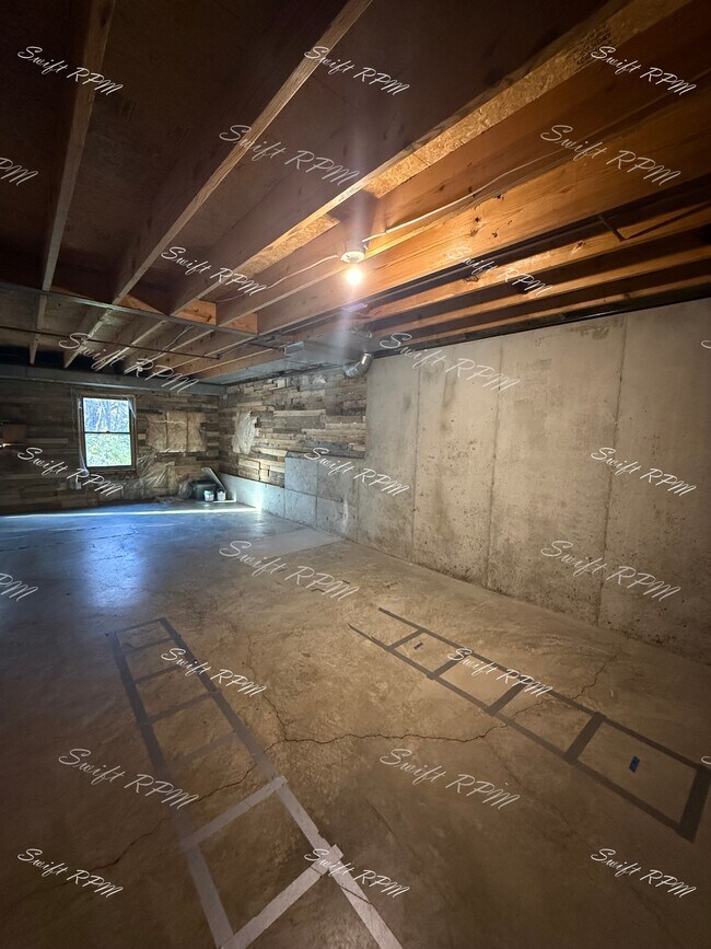 Building Photo - 15602 Maple St