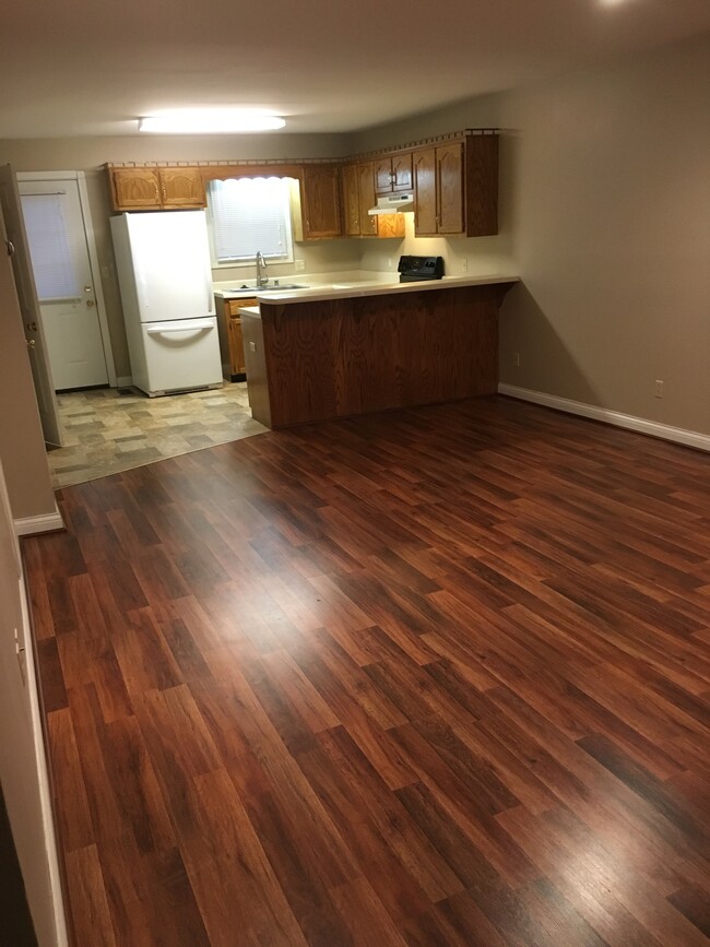 Building Photo - 426 College St