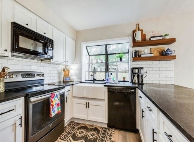 Building Photo - 2600 Peppertree Pl