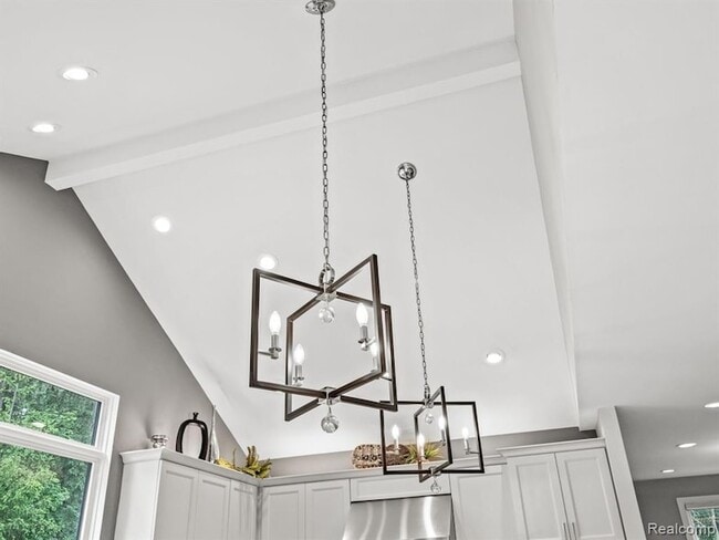 Building Photo - 3511 Lakecrest Dr