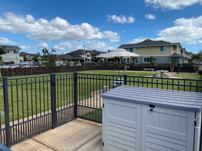 Building Photo - Three Bedroom Townhome in Kapolei!