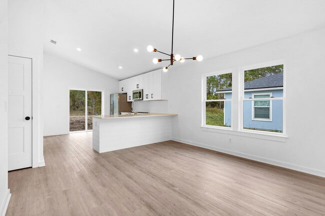 Building Photo - 964 W 9th St