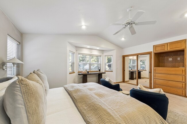 Building Photo - 926 Tanglewood Dr