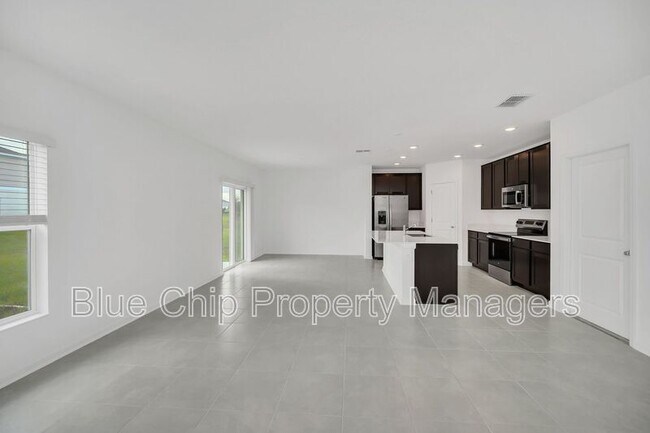 Building Photo - 1623 Reservoir Pl
