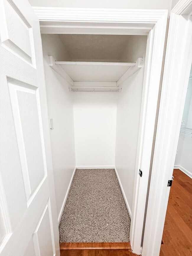 Building Photo - Charming Cape Cod in Halls