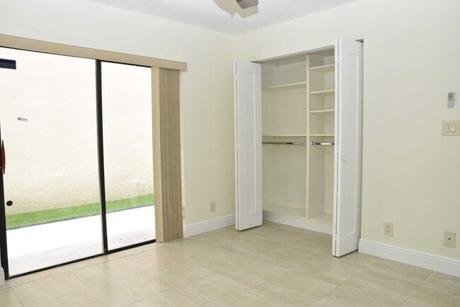 Building Photo - 6735 Lago Vista Terrace