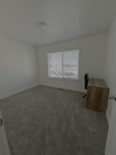 Building Photo - 460 E 25 N