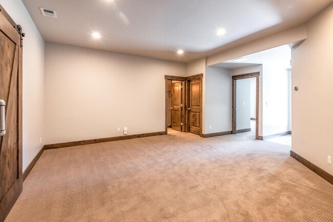 Building Photo - Modern Townhome in Black Rock Ridge