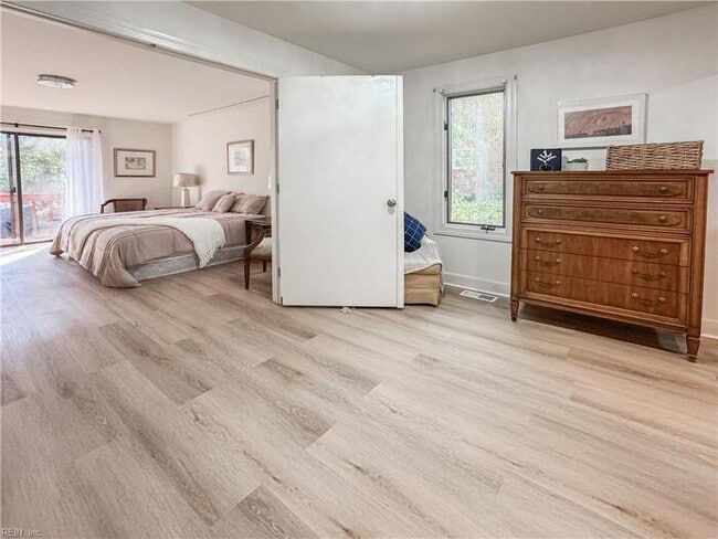 Building Photo - WATERFRONT 5 BEDROOM/4 BATH IN VIRGINIA BEACH! READY FOR RENT!!