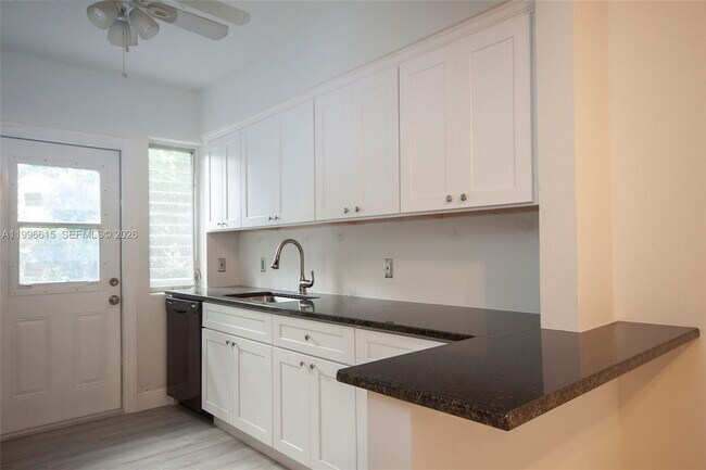 Building Photo - 1050 92nd St