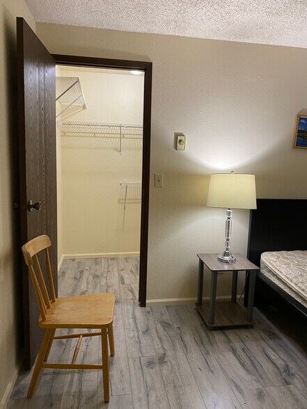 Building Photo - 14555 NE 32nd St