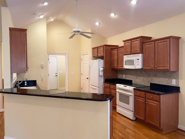 Building Photo - 606 Trillium Ct