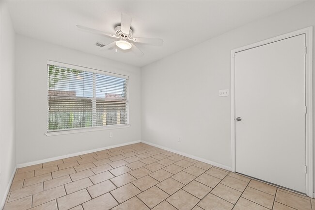 Building Photo - 2002 Foundary Dr