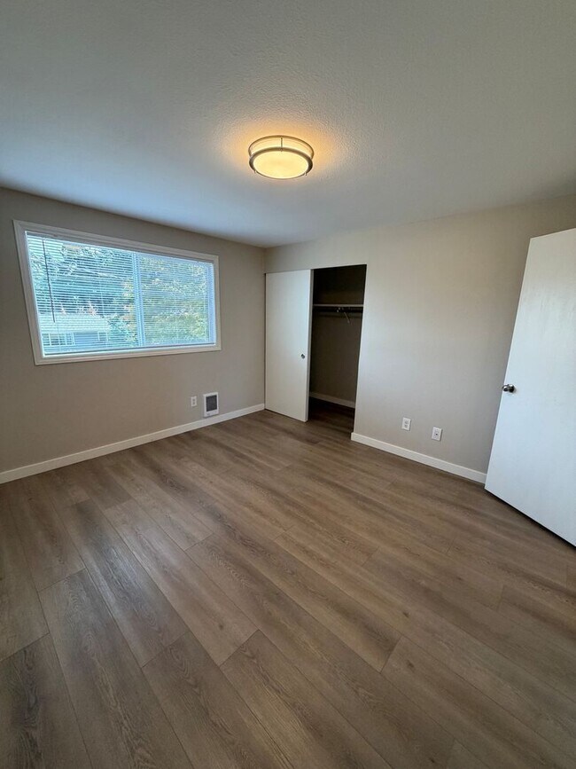 Building Photo - 6518 Elliott Way